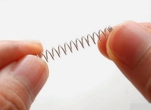 Starke Magnete erleichtern Ihnen die Reinigung von Gläsern und Flaschen mit schmalem Hals