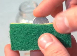 Dank der enormen Kraft der Neodym-Magnete können Sie die Flasche auch von innen gründlich schrubben
