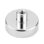 Topfmagnete, Mit Innengewindebuchse