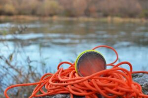 Magnetfischen: Eisenschätze auf dem Grund von Flüssen finden