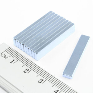 Neodym-Magnet, Quader, 30x5x2 mm Zn – N35