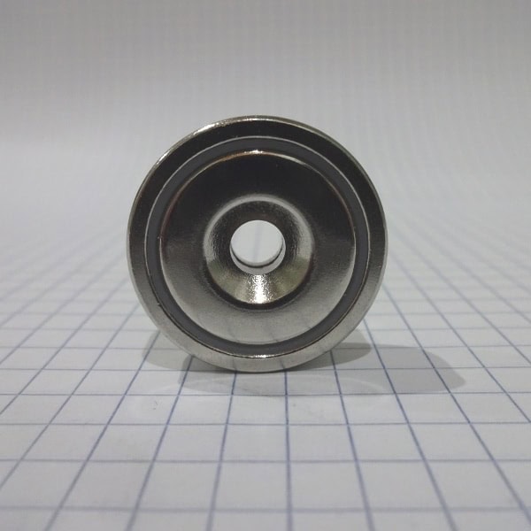 Topfmagnet mit Schraubloch, 25x8 mm
