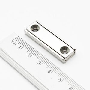 Topfmagnet mit Schraublöchern, 40x13,5x5 mm