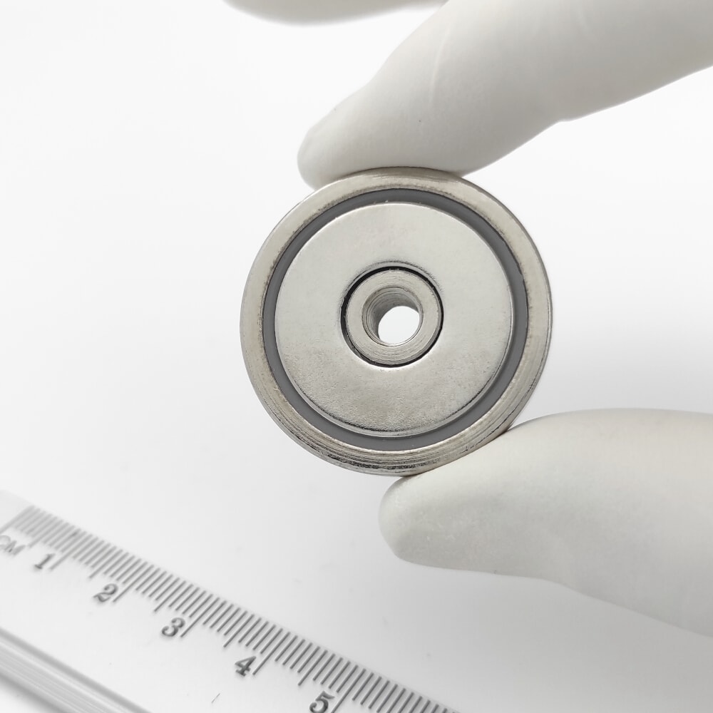 Topfmagnet mit Innengewinde durch den gesamten Magneten 32×8 mm – 3