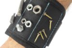 Magnetisches Armband zum Aufheben von Schrauben