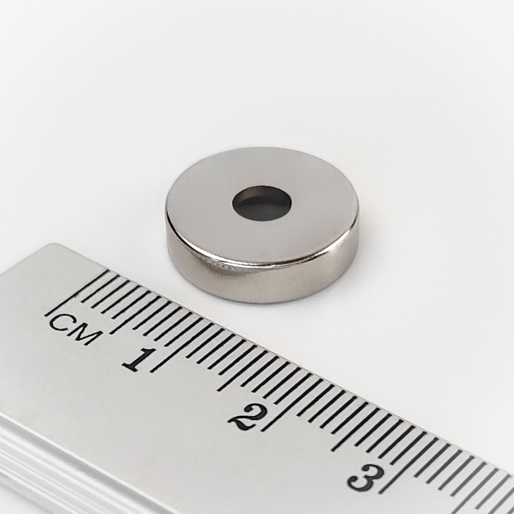 Neodym-Magnet, Scheibe, 15X4 mm, mit Loch M4, Nordpol auf der Seite der Senkbohrung – N38