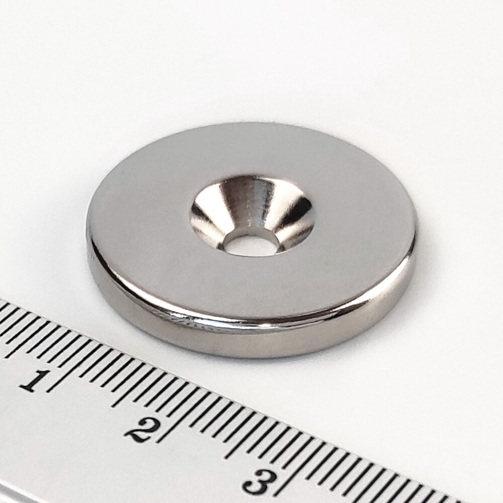 Neodym-Magnet, Scheibe, 27X4 mm, mit Loch M4, Südpol auf der Seite der Senkbohrung – N38