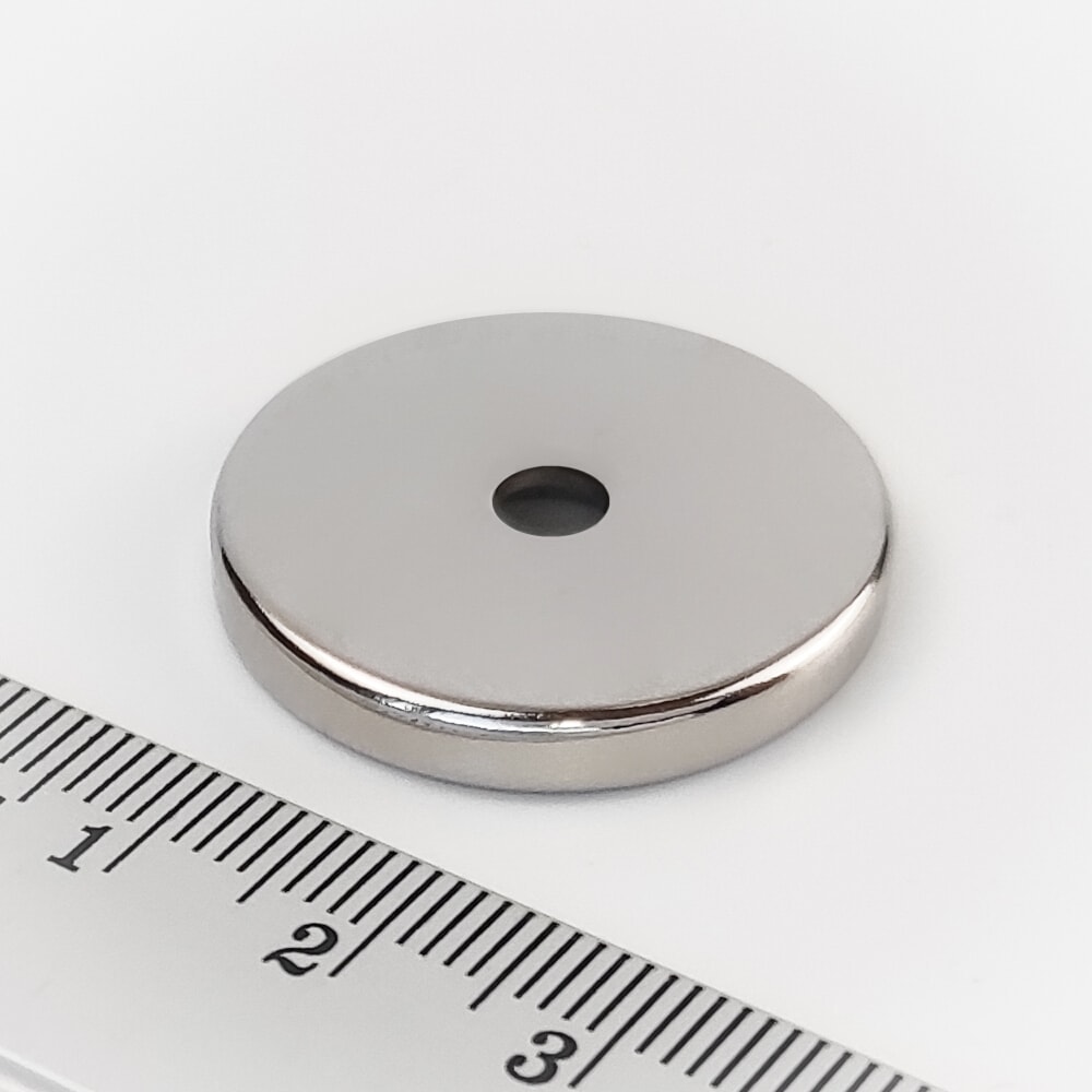 Neodym-Magnet, Scheibe, 27x4 mm, mit Loch M4