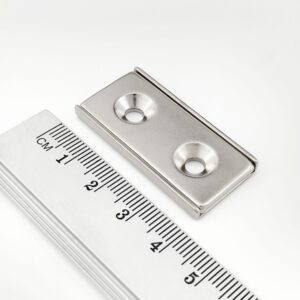 Topfmagnet mit Schraublöchern, 40x20x4 mm